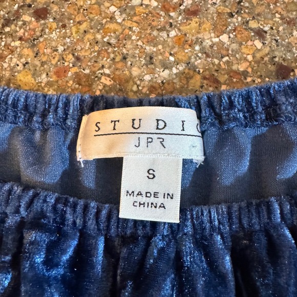 Studio JPR Top Blue Crushed Velvet Bell Sleeve Ruffle Peasant Womens Size S - Picture 5 of 9